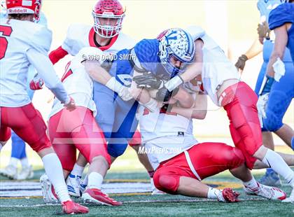 Thumbnail 1 in Lincoln vs. Valle Catholic (MSHSAA Class 1 Championship) photogallery.