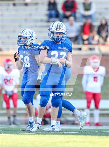 Thumbnail 1 in Lincoln vs. Valle Catholic (MSHSAA Class 1 Championship) photogallery.