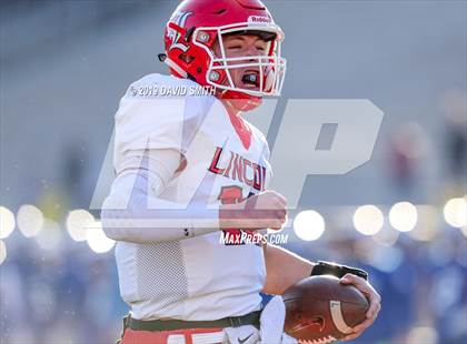 Thumbnail 2 in Lincoln vs. Valle Catholic (MSHSAA Class 1 Championship) photogallery.