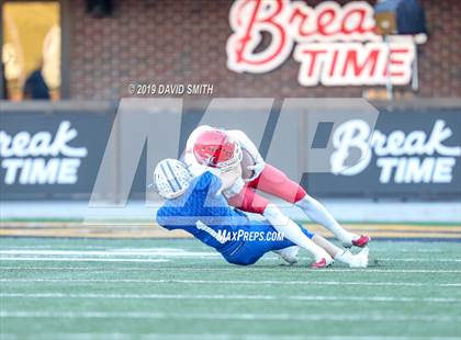 Thumbnail 3 in Lincoln vs. Valle Catholic (MSHSAA Class 1 Championship) photogallery.