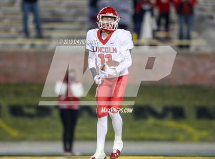 Thumbnail 1 in Lincoln vs. Valle Catholic (MSHSAA Class 1 Championship) photogallery.