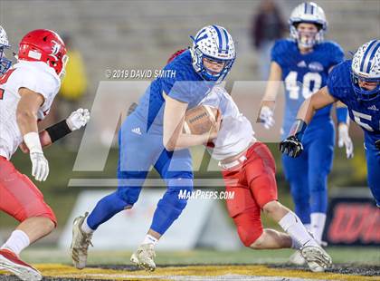 Thumbnail 3 in Lincoln vs. Valle Catholic (MSHSAA Class 1 Championship) photogallery.