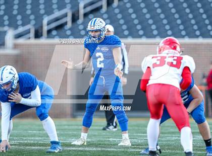 Thumbnail 2 in Lincoln vs. Valle Catholic (MSHSAA Class 1 Championship) photogallery.