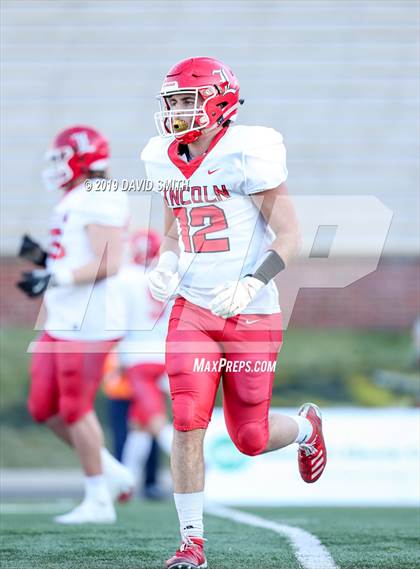 Thumbnail 2 in Lincoln vs. Valle Catholic (MSHSAA Class 1 Championship) photogallery.
