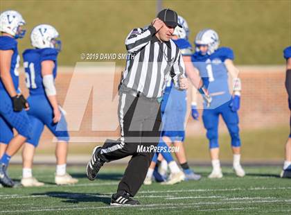 Thumbnail 3 in Lincoln vs. Valle Catholic (MSHSAA Class 1 Championship) photogallery.