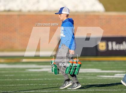 Thumbnail 2 in Lincoln vs. Valle Catholic (MSHSAA Class 1 Championship) photogallery.