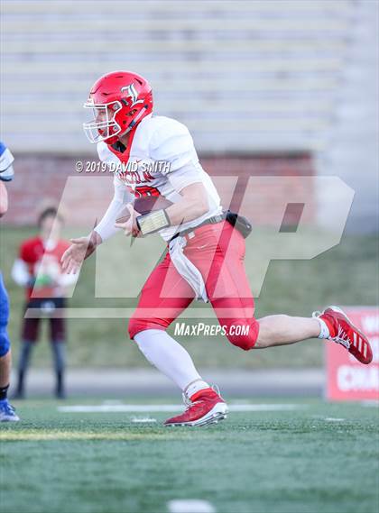 Thumbnail 2 in Lincoln vs. Valle Catholic (MSHSAA Class 1 Championship) photogallery.