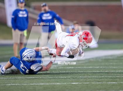 Thumbnail 1 in Lincoln vs. Valle Catholic (MSHSAA Class 1 Championship) photogallery.