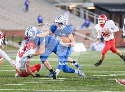 Thumbnail 3 in Lincoln vs. Valle Catholic (MSHSAA Class 1 Championship) photogallery.