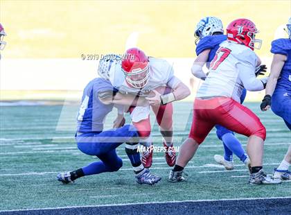Thumbnail 2 in Lincoln vs. Valle Catholic (MSHSAA Class 1 Championship) photogallery.