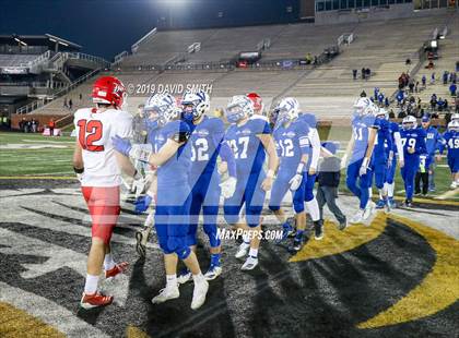 Thumbnail 2 in Lincoln vs. Valle Catholic (MSHSAA Class 1 Championship) photogallery.