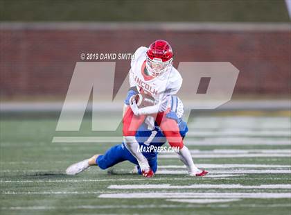 Thumbnail 3 in Lincoln vs. Valle Catholic (MSHSAA Class 1 Championship) photogallery.
