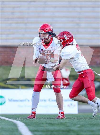 Thumbnail 2 in Lincoln vs. Valle Catholic (MSHSAA Class 1 Championship) photogallery.
