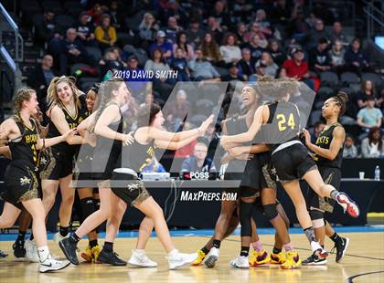 Thumbnail 2 in Lee's Summit West vs. North Kansas City (MSHSAA Class 5 Quarterfinal) photogallery.