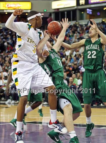 Thumbnail 3 in Castro Valley vs. De La Salle (CIF NorCal D1 Regional Final) photogallery.