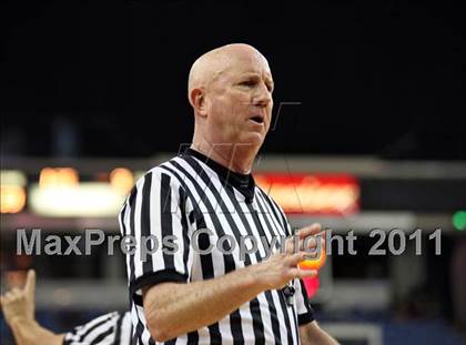 Thumbnail 3 in Castro Valley vs. De La Salle (CIF NorCal D1 Regional Final) photogallery.