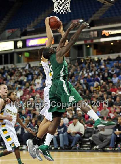 Thumbnail 2 in Castro Valley vs. De La Salle (CIF NorCal D1 Regional Final) photogallery.