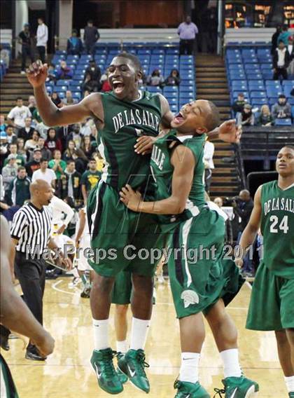 Thumbnail 2 in Castro Valley vs. De La Salle (CIF NorCal D1 Regional Final) photogallery.