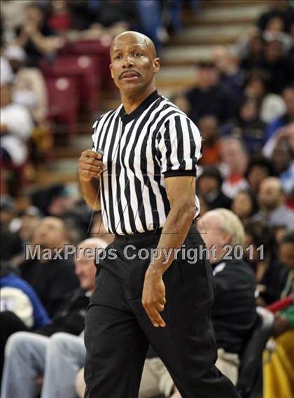 Thumbnail 3 in Castro Valley vs. De La Salle (CIF NorCal D1 Regional Final) photogallery.