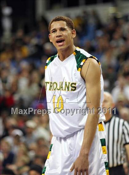 Thumbnail 2 in Castro Valley vs. De La Salle (CIF NorCal D1 Regional Final) photogallery.