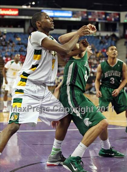Thumbnail 3 in Castro Valley vs. De La Salle (CIF NorCal D1 Regional Final) photogallery.