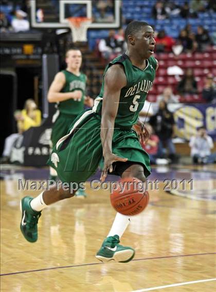 Thumbnail 3 in Castro Valley vs. De La Salle (CIF NorCal D1 Regional Final) photogallery.