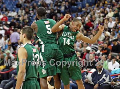 Thumbnail 3 in Castro Valley vs. De La Salle (CIF NorCal D1 Regional Final) photogallery.
