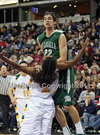 Thumbnail 2 in Castro Valley vs. De La Salle (CIF NorCal D1 Regional Final) photogallery.