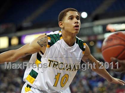 Thumbnail 1 in Castro Valley vs. De La Salle (CIF NorCal D1 Regional Final) photogallery.
