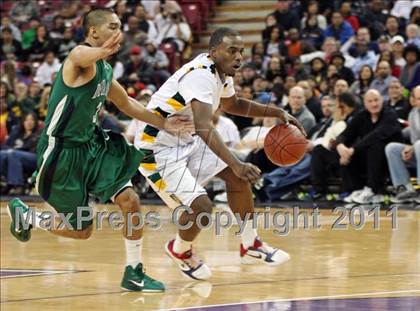 Thumbnail 2 in Castro Valley vs. De La Salle (CIF NorCal D1 Regional Final) photogallery.