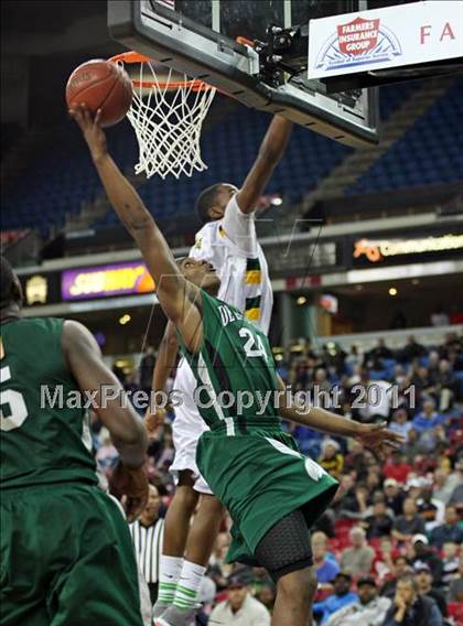 Thumbnail 1 in Castro Valley vs. De La Salle (CIF NorCal D1 Regional Final) photogallery.