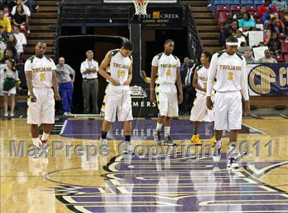Thumbnail 2 in Castro Valley vs. De La Salle (CIF NorCal D1 Regional Final) photogallery.