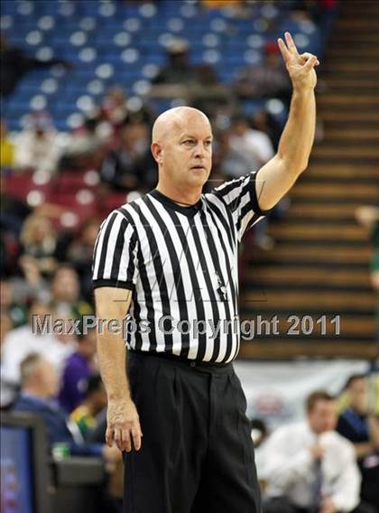 Thumbnail 2 in Castro Valley vs. De La Salle (CIF NorCal D1 Regional Final) photogallery.