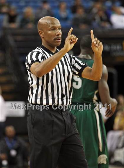 Thumbnail 3 in Castro Valley vs. De La Salle (CIF NorCal D1 Regional Final) photogallery.