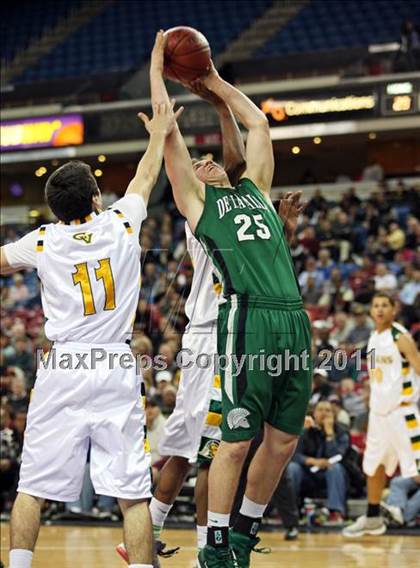 Thumbnail 1 in Castro Valley vs. De La Salle (CIF NorCal D1 Regional Final) photogallery.