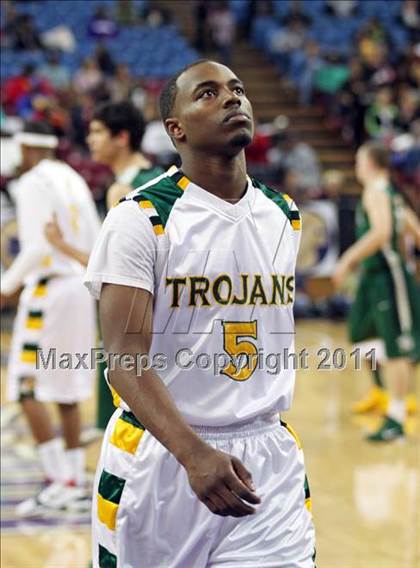 Thumbnail 3 in Castro Valley vs. De La Salle (CIF NorCal D1 Regional Final) photogallery.