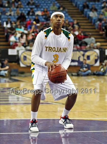 Thumbnail 3 in Castro Valley vs. De La Salle (CIF NorCal D1 Regional Final) photogallery.