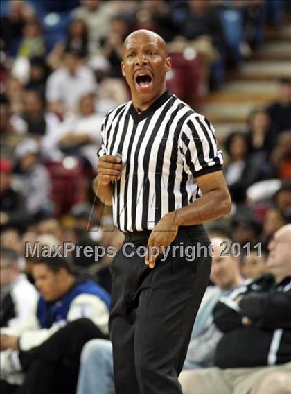 Thumbnail 2 in Castro Valley vs. De La Salle (CIF NorCal D1 Regional Final) photogallery.