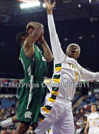 Thumbnail 2 in Castro Valley vs. De La Salle (CIF NorCal D1 Regional Final) photogallery.
