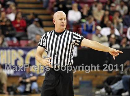 Thumbnail 3 in Castro Valley vs. De La Salle (CIF NorCal D1 Regional Final) photogallery.