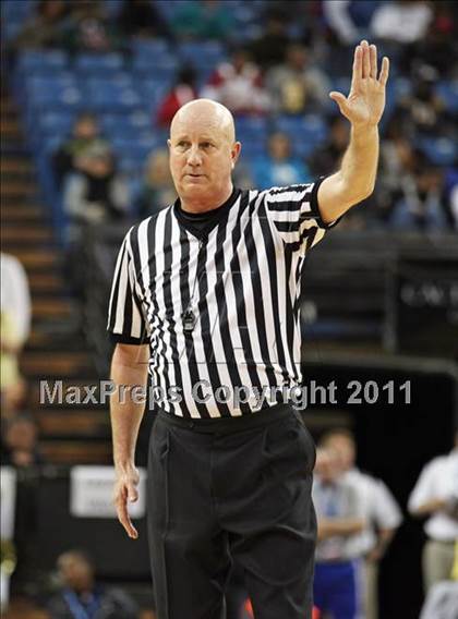 Thumbnail 3 in Castro Valley vs. De La Salle (CIF NorCal D1 Regional Final) photogallery.