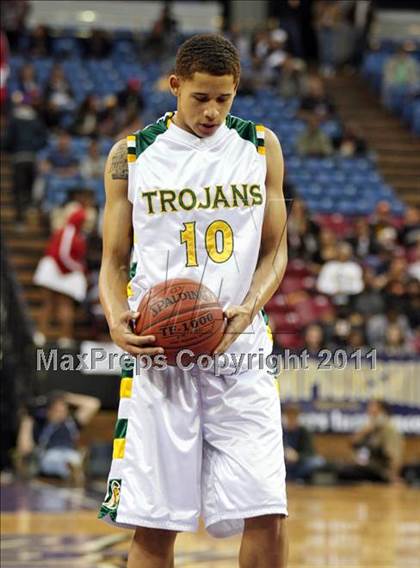 Thumbnail 1 in Castro Valley vs. De La Salle (CIF NorCal D1 Regional Final) photogallery.