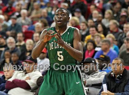 Thumbnail 3 in Castro Valley vs. De La Salle (CIF NorCal D1 Regional Final) photogallery.