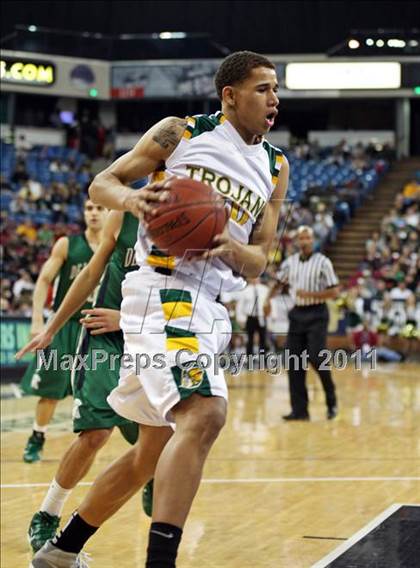 Thumbnail 2 in Castro Valley vs. De La Salle (CIF NorCal D1 Regional Final) photogallery.