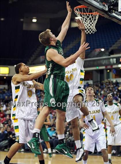 Thumbnail 3 in Castro Valley vs. De La Salle (CIF NorCal D1 Regional Final) photogallery.