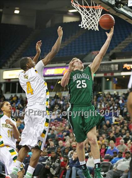 Thumbnail 3 in Castro Valley vs. De La Salle (CIF NorCal D1 Regional Final) photogallery.