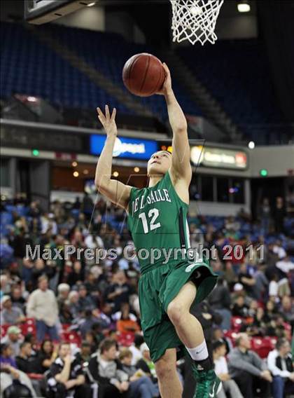 Thumbnail 1 in Castro Valley vs. De La Salle (CIF NorCal D1 Regional Final) photogallery.