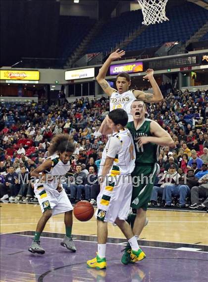 Thumbnail 3 in Castro Valley vs. De La Salle (CIF NorCal D1 Regional Final) photogallery.