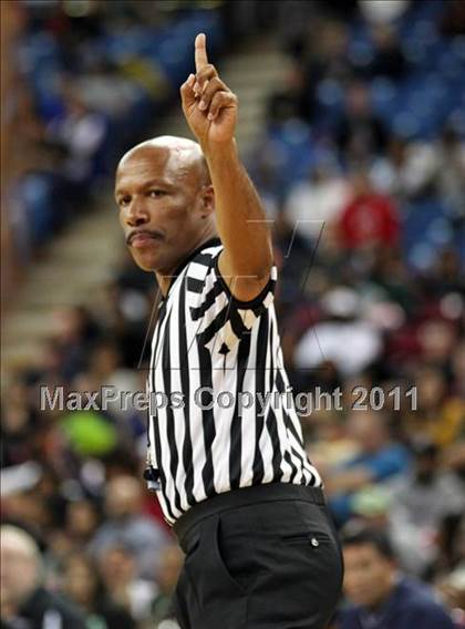 Thumbnail 2 in Castro Valley vs. De La Salle (CIF NorCal D1 Regional Final) photogallery.