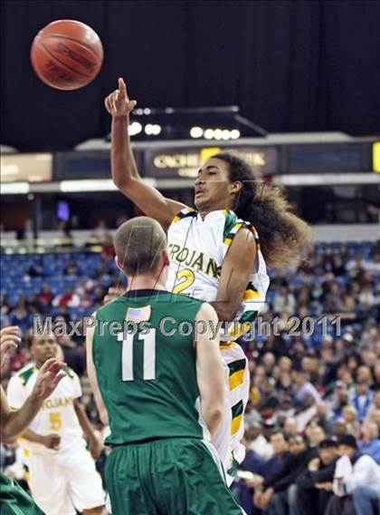 Thumbnail 3 in Castro Valley vs. De La Salle (CIF NorCal D1 Regional Final) photogallery.